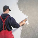 عامل بلاستر في الشارقة